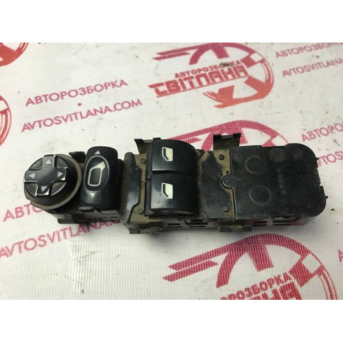 Блок кнопок лівої двері Expert / Scudo / Jumpy 2007- 1499610077